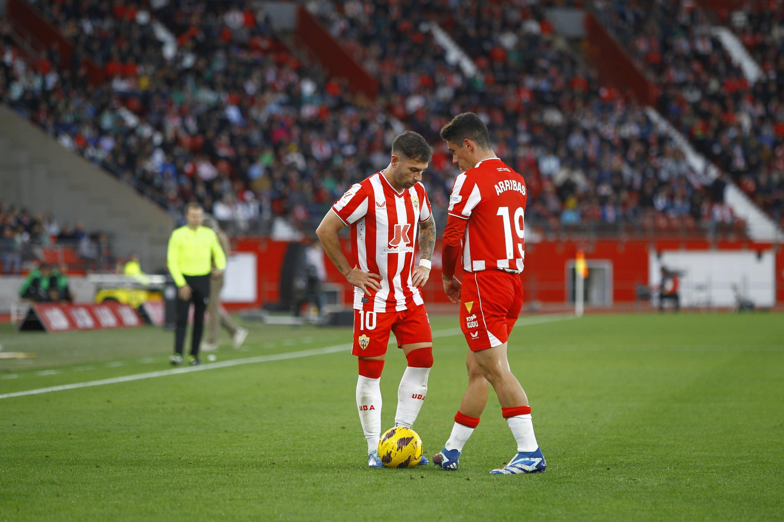 Imágenes del partido de fútbol U.D. Almería-Real Betis Balompié
