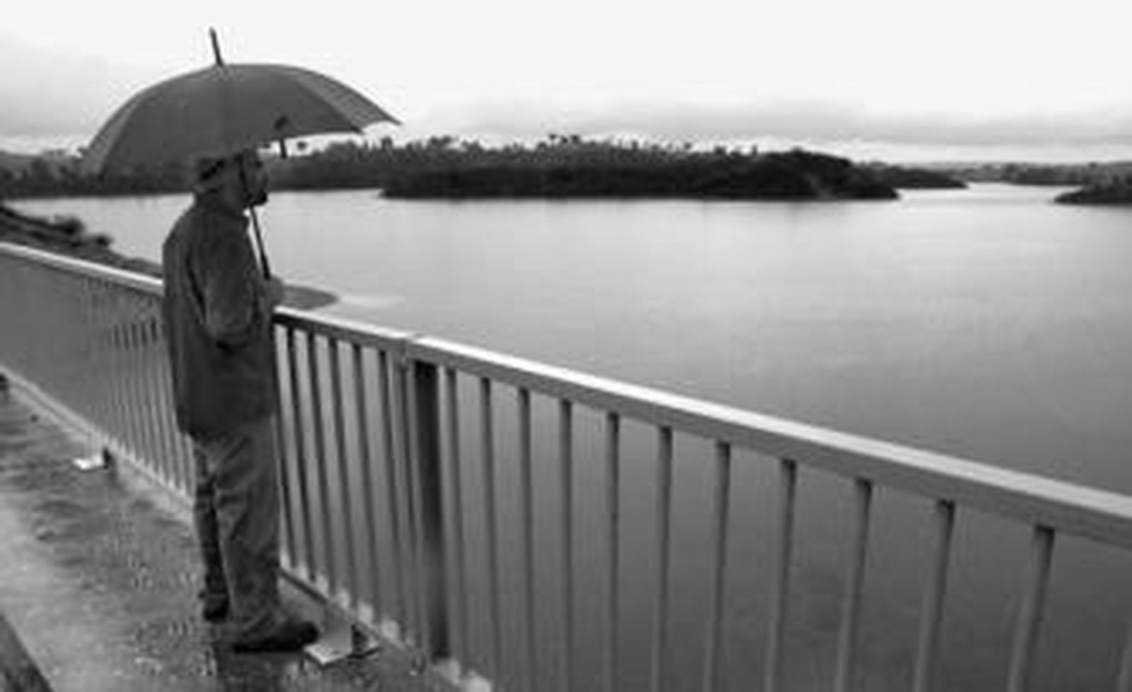 El pantano del Corumbel, del que se abastece el Condado, lleno de agua en noviembre de 2006.