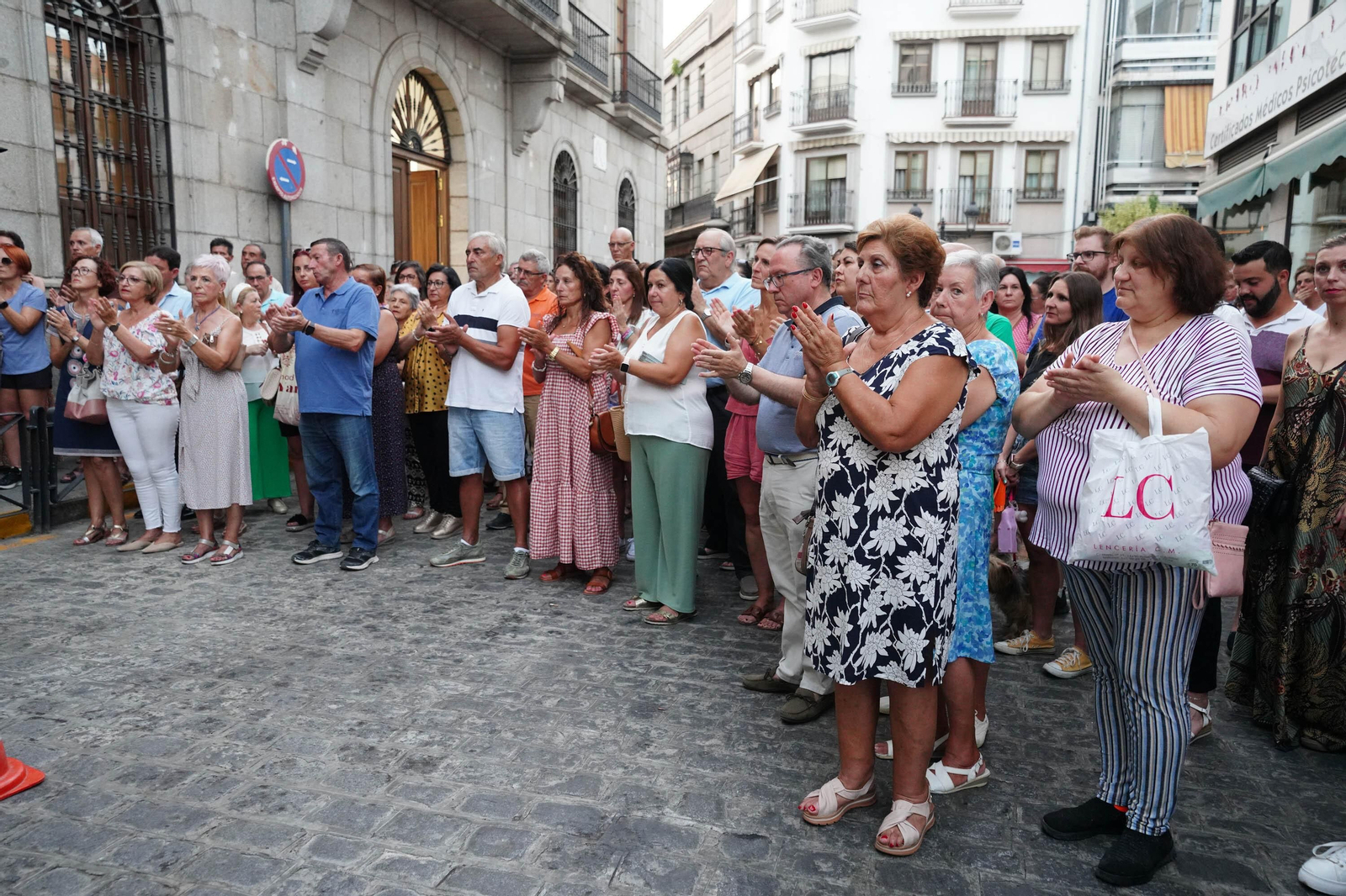 La concentración en repulsa al crimen machista de Pozoblanco, en imágenes