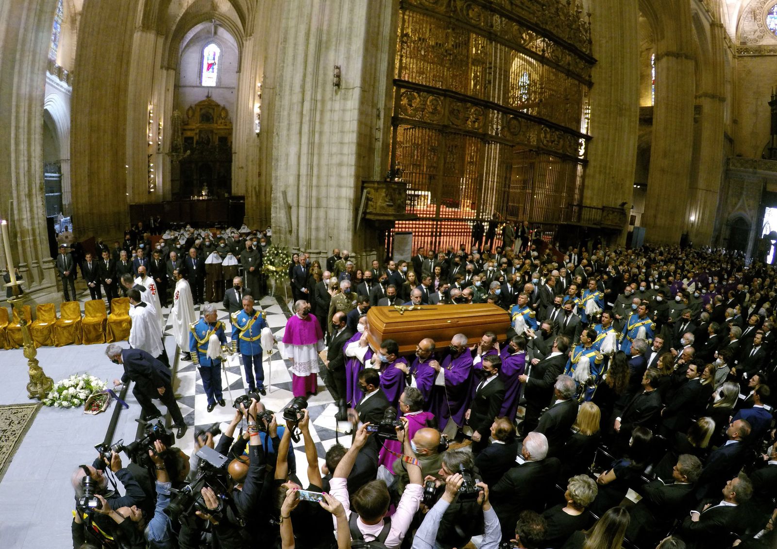 Sevilla despide al Cardenal Carlos Amigo Vallejo, todas las imágenes