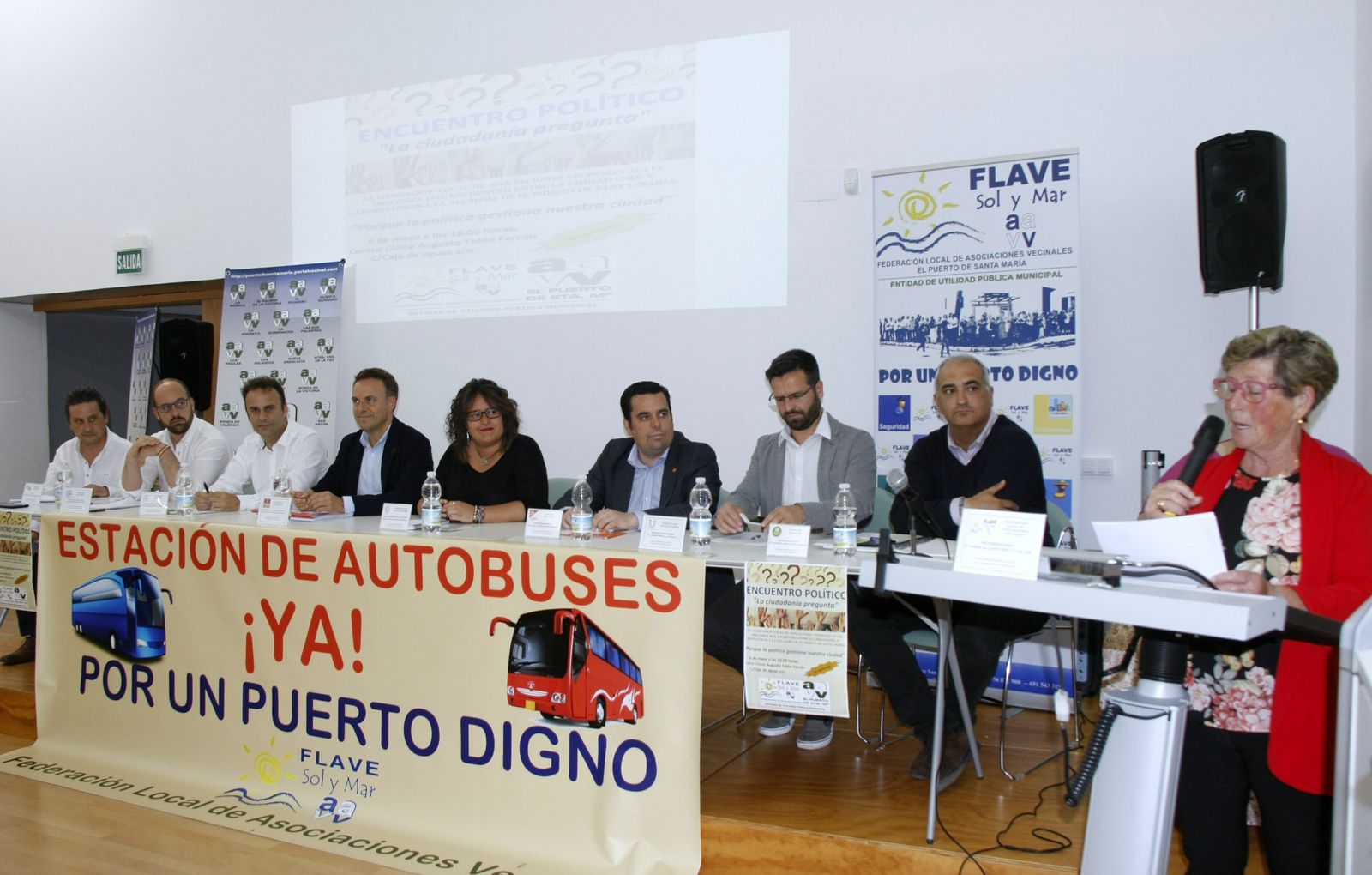 Los ocho alcaldables, con la presidenta de la Flave, Milagros Muñoz.