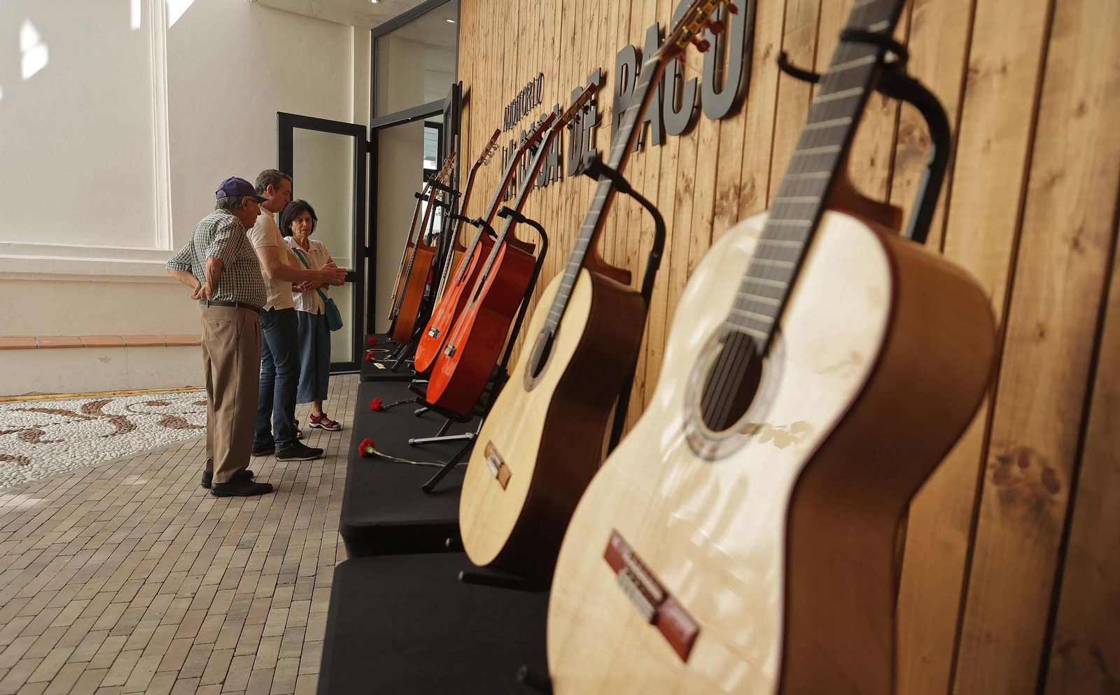 Fotos del encuentro de maestros Luthiers en el centro de interpretación Paco de Lucía de Algeciras