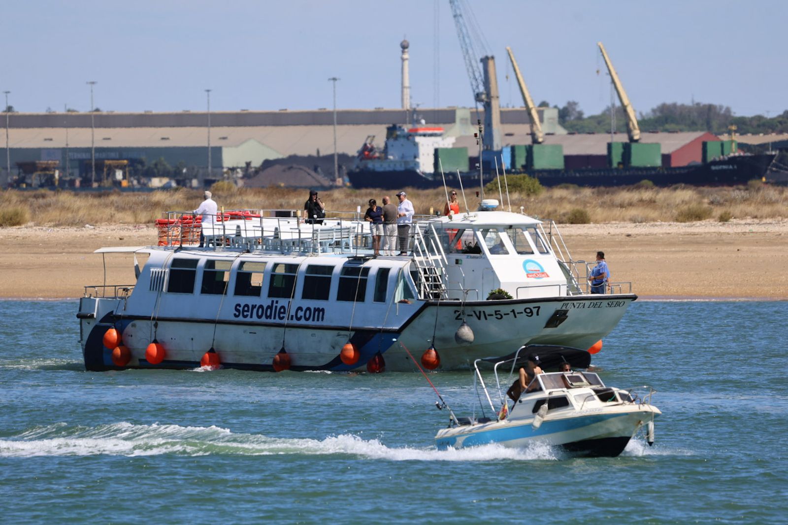 Imágenes de la soleada mañana de playa en Punta Umbría