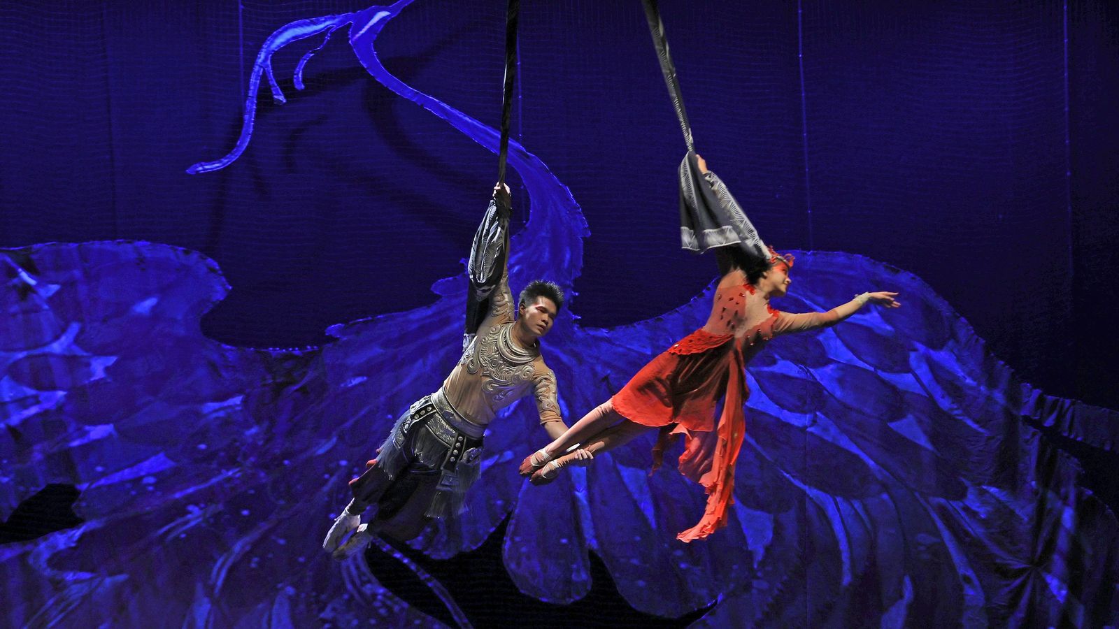 Imágenes del 'Gran Circo Acrobático de China' en el Teatro Villamarta