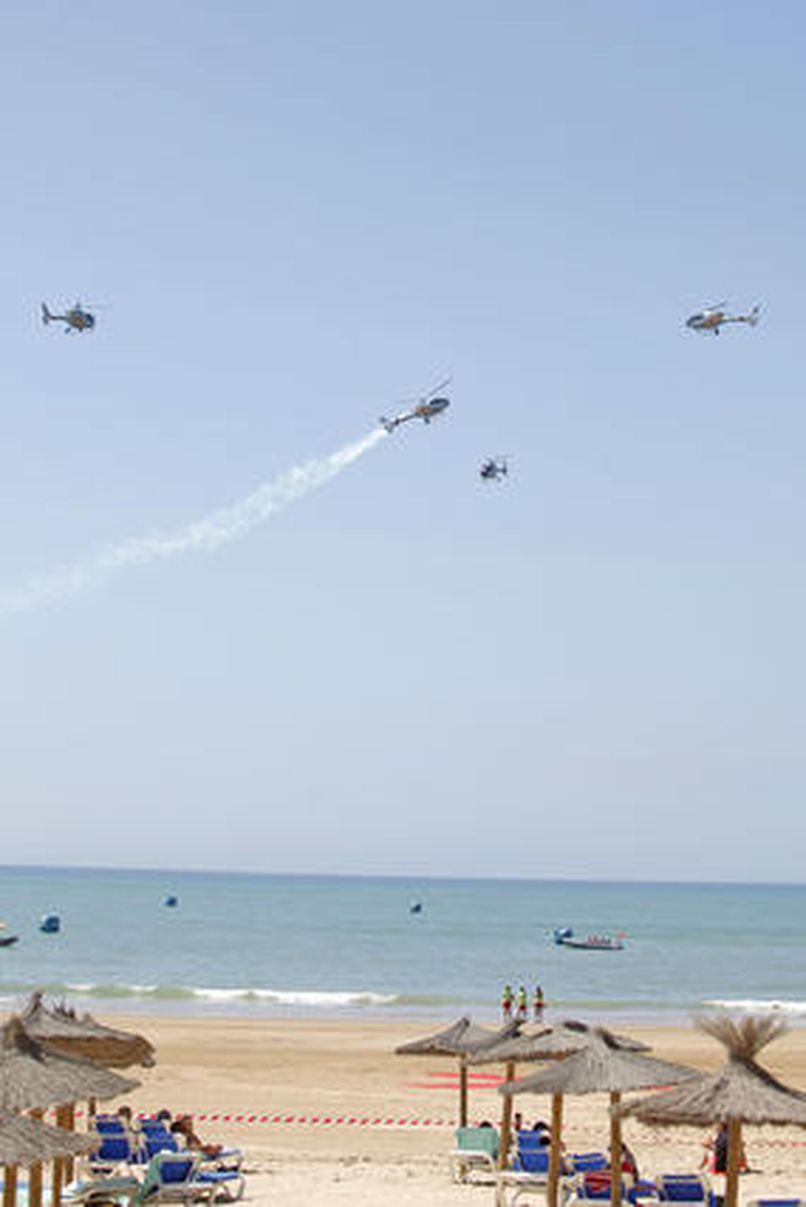 190.000 personas disfrutan del III Festival Aéreo en la playa de la Victoria. /Foto: Jesús Marín