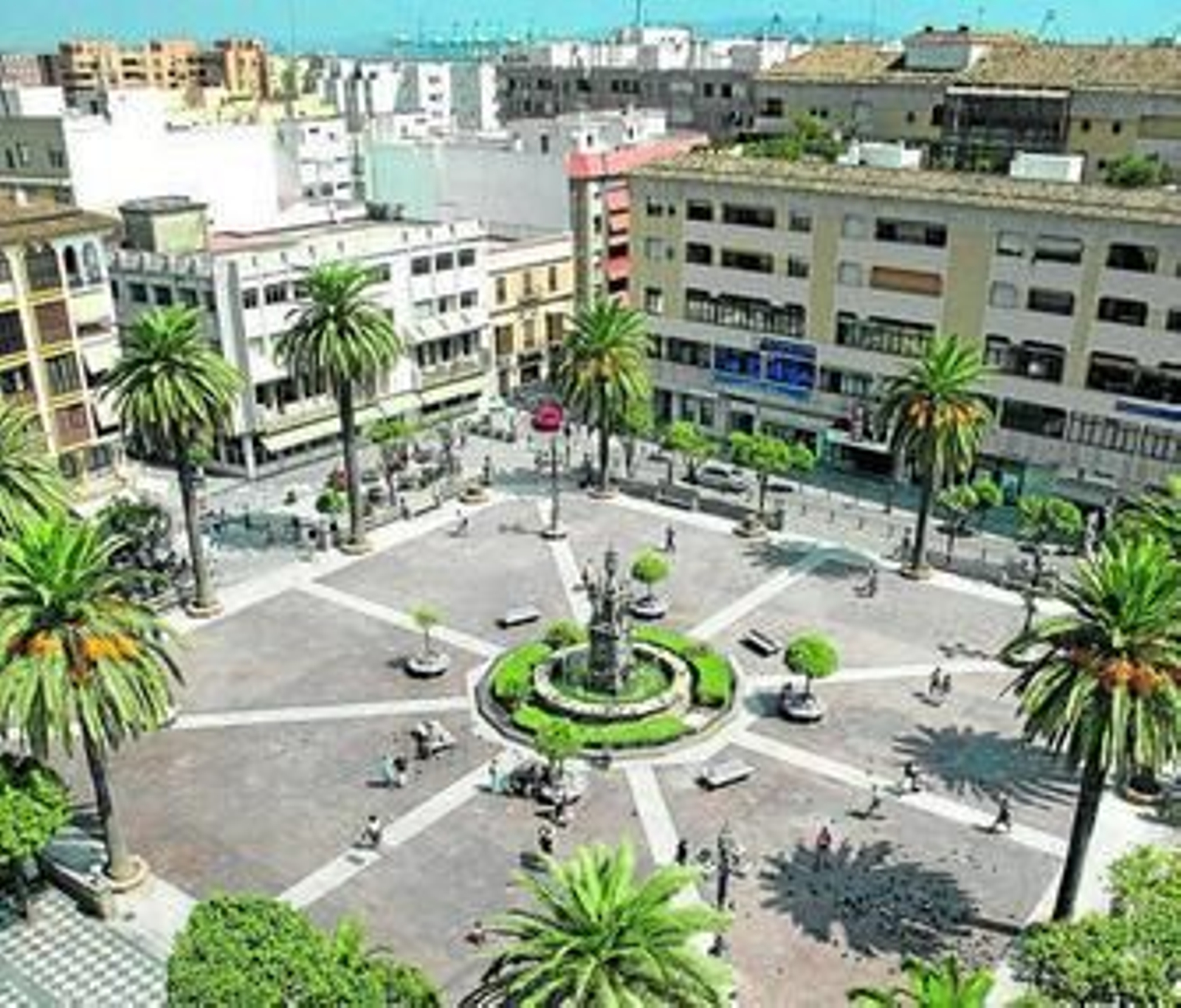 Una vista de la Plaza Alta desde el campanario de La Palma.