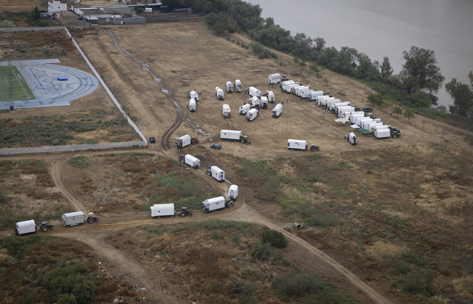 Las impresionantes fotos del camino del Rocío, desde el helicóptero de la Guardia Civil