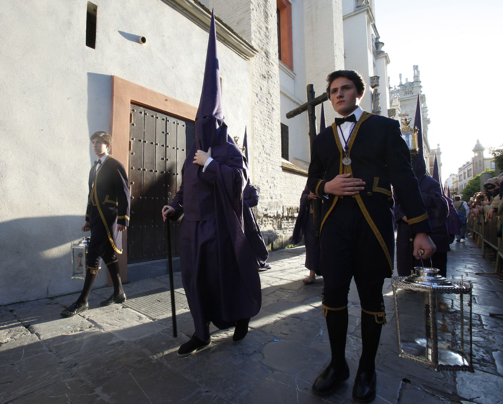 HERMANDAD DE LA CORONA