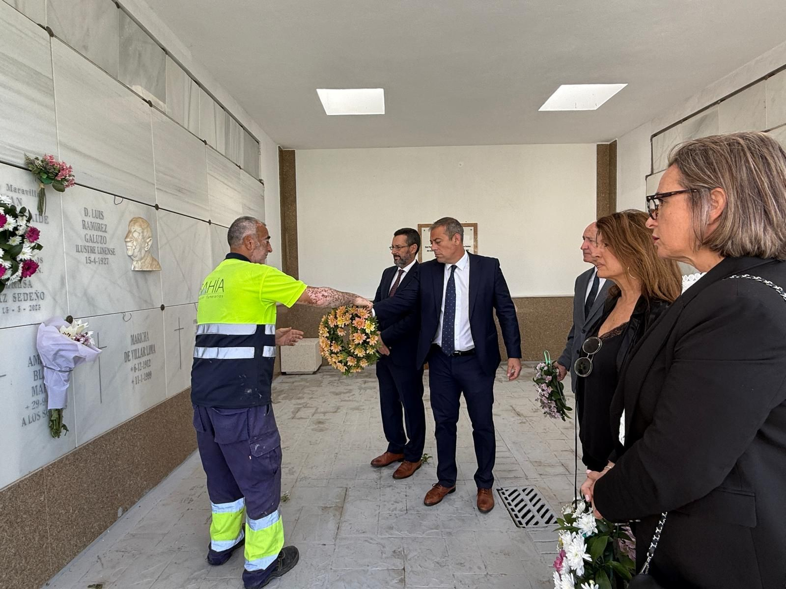 La Línea recuerda a sus difuntos con el tradicional acto en el Cementerio de San José