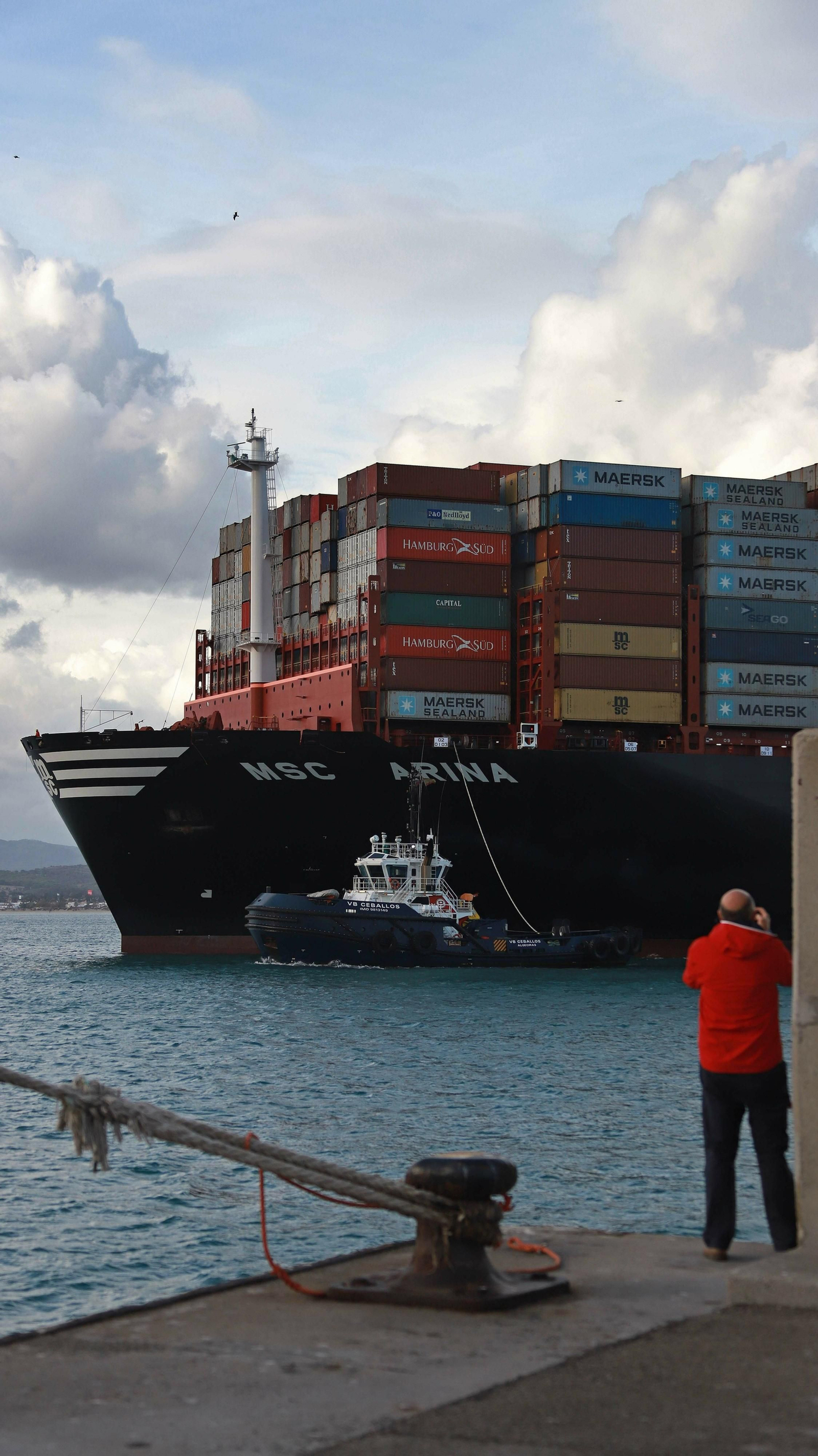 Las mejores fotos de la llegada del MSC Arina al puerto de Algeciras