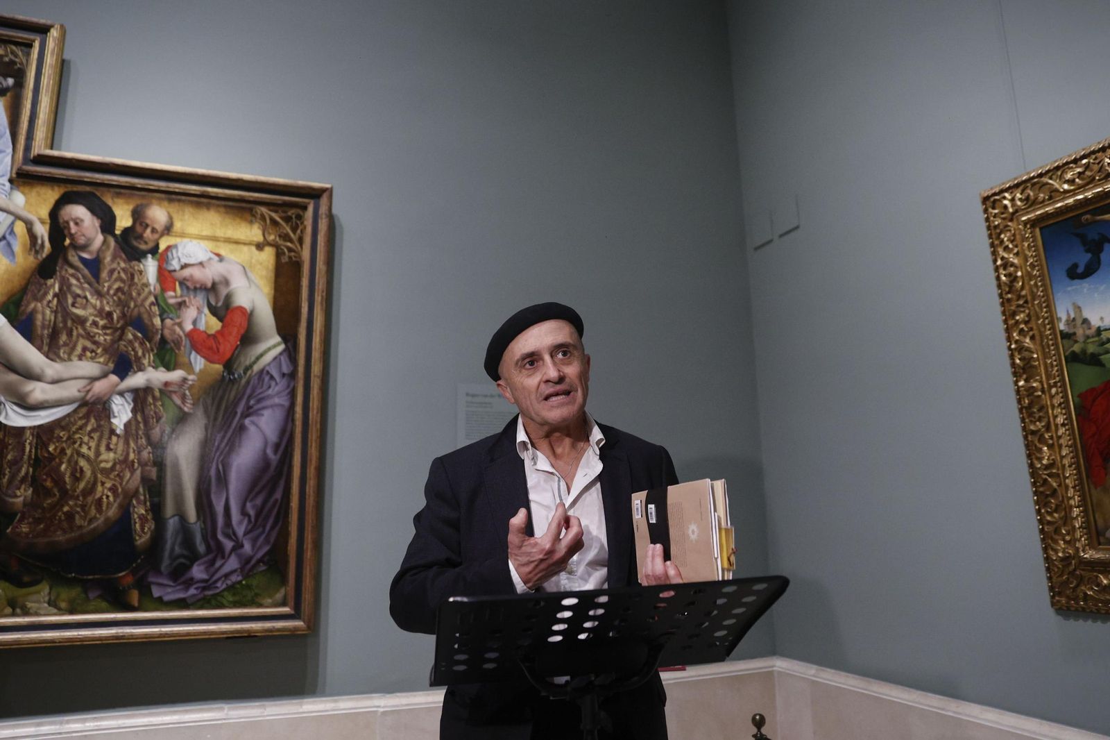 Pepe Viyuela durante una intervención poética