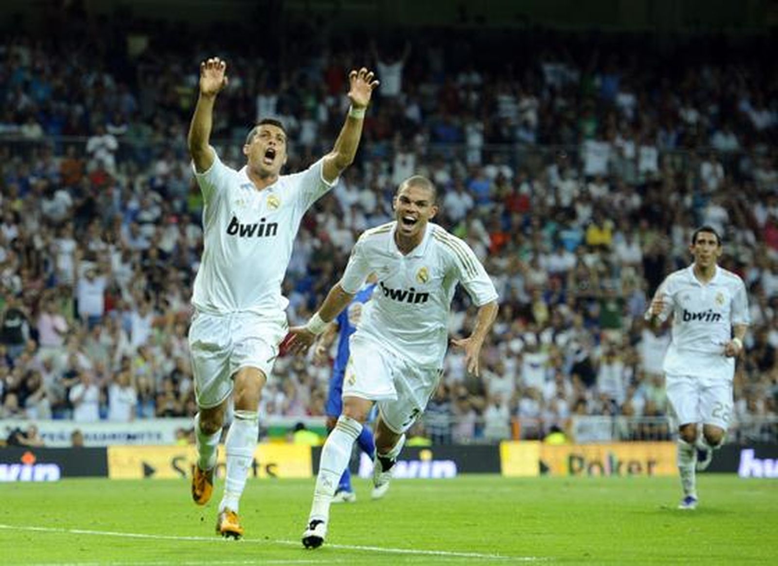 El Real Madrid cumple ante el Getafe en el Bernabéu (4-2). / AFP