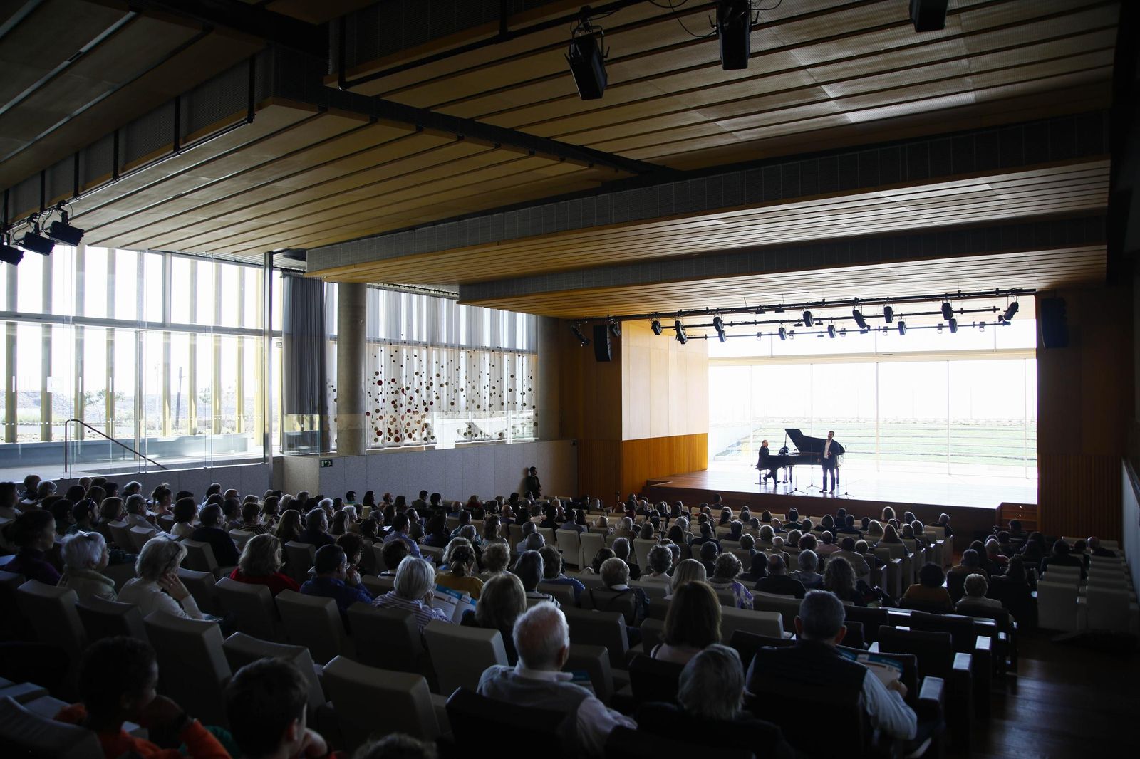 Imágenes del concierto de ópera y zarzuela de la OCAL en el auditorio de Cajamar en el PITA