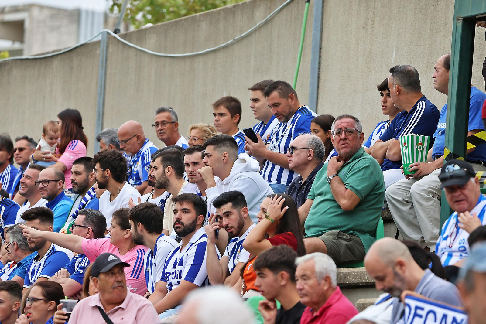 Búscate en las gradas del Betis Deportivo-Recreativo de Huelva