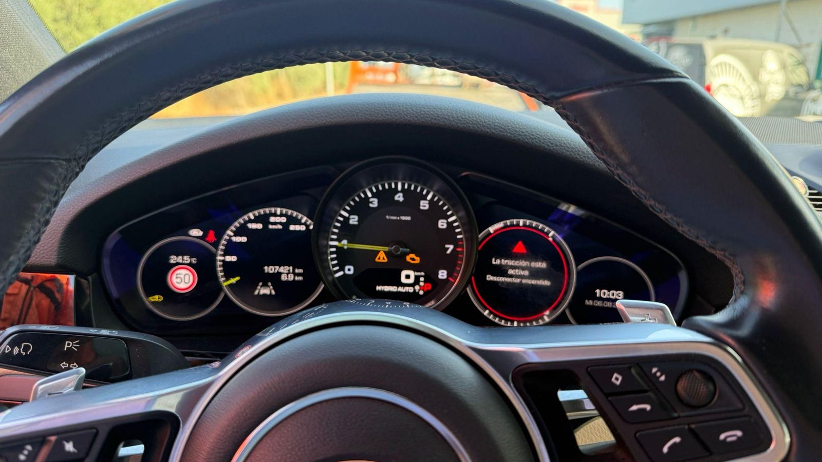 El cuadro de mando del vehículo, con los mensajes de avería.