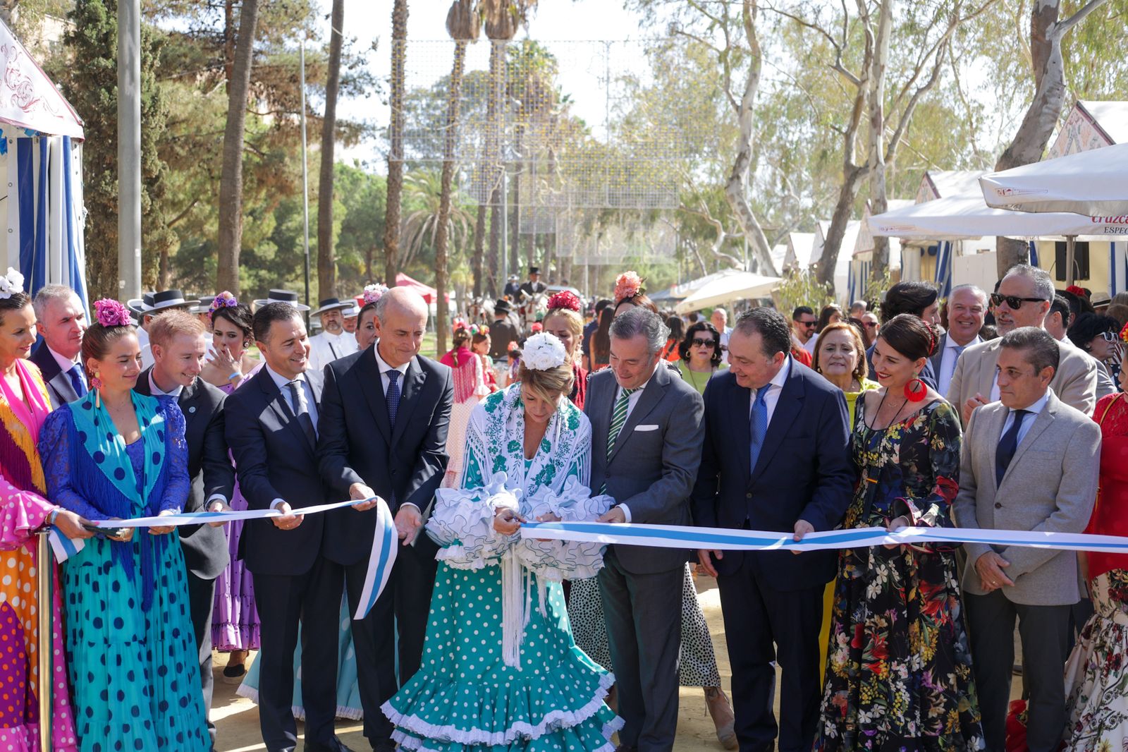 La alcaldesa, Pilar Miranda, inaugura la Feria del Caballo en Huelva.