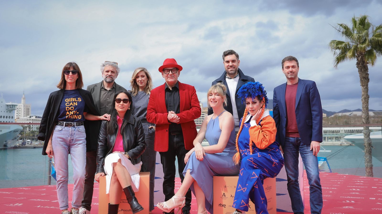José Corbacho y el elenco de 'Un nuevo amanecer' y directivos de Atresmedia en la presentación en el Festival de Málaga