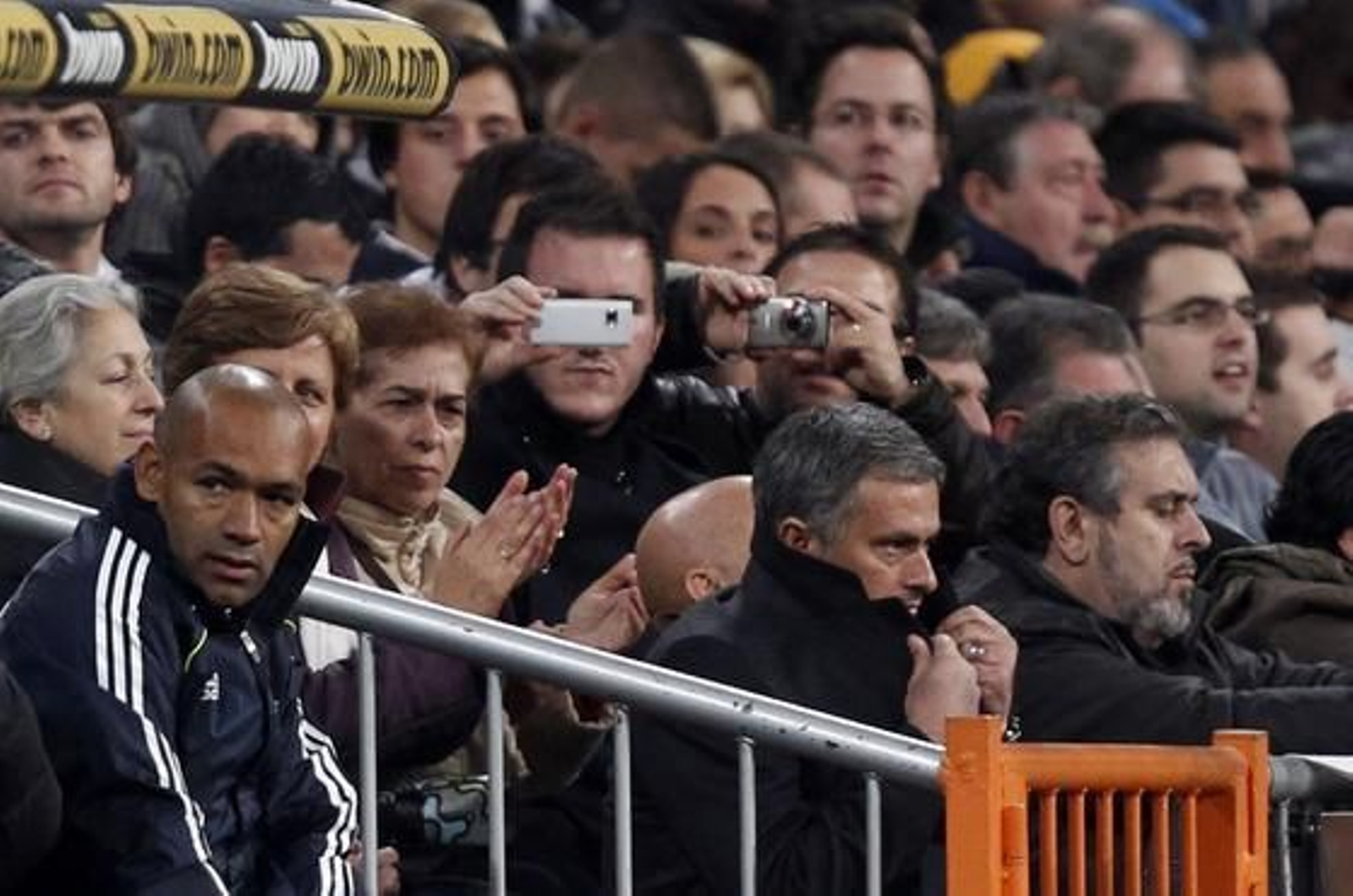 Mourinho fue expulsado del partido por protestar por el arbitraje.

Foto: Reuters