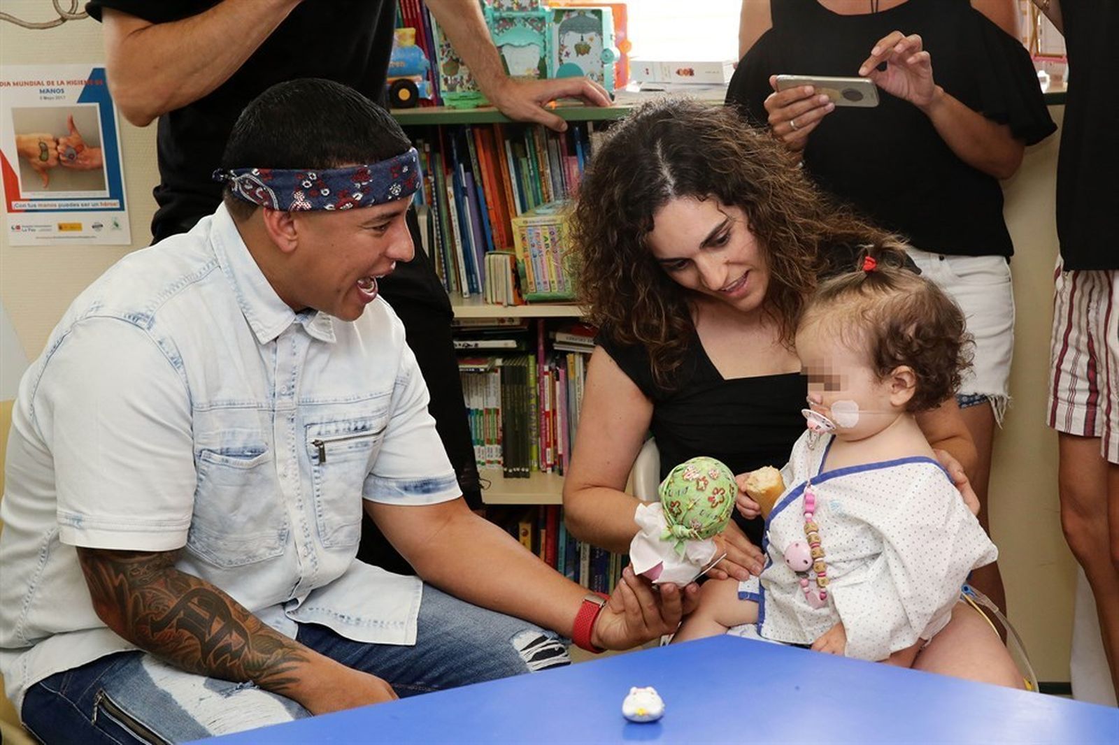 Daddy Yankee da la cara por los niños con cáncer