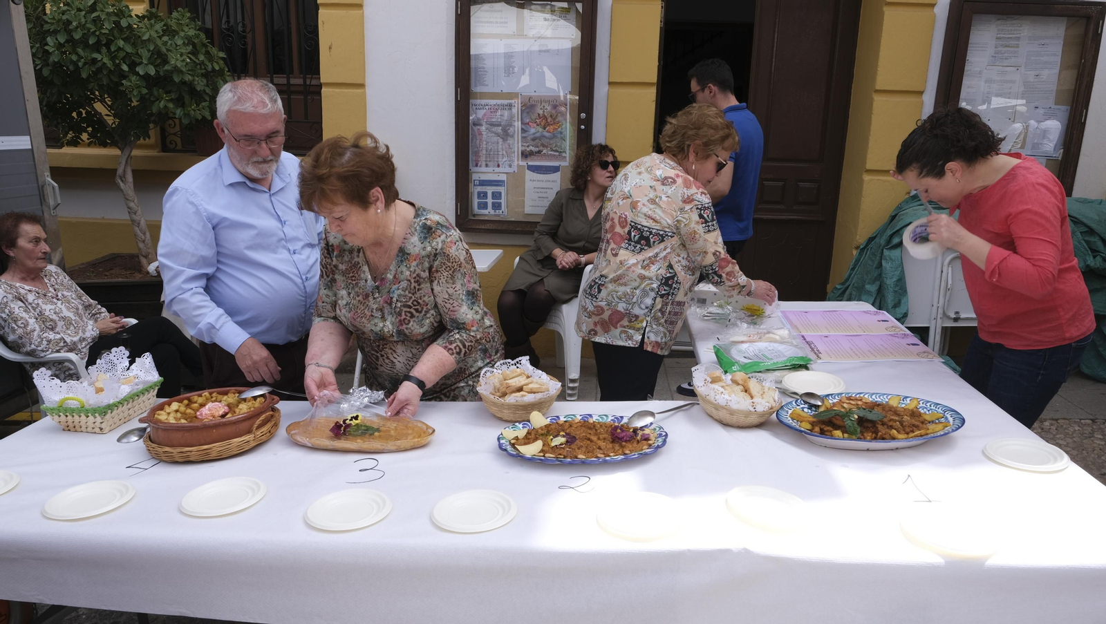 Imágenes de la paella popular en las Fiestas de Canjáyar