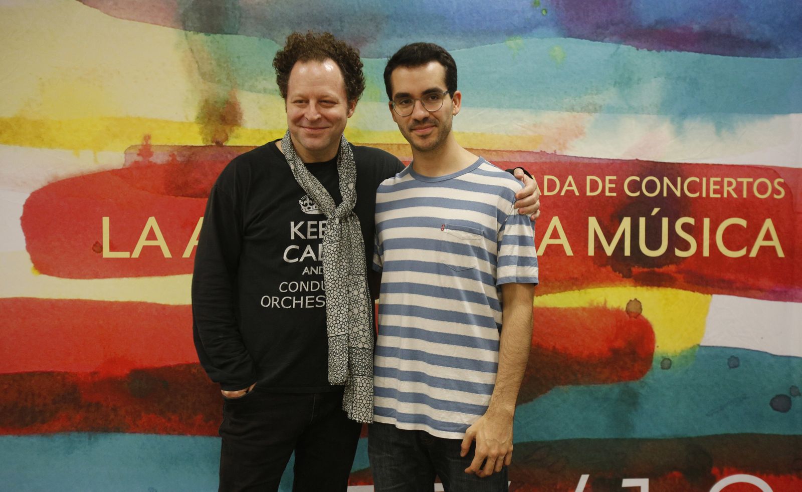 Axelrod junto al pianista Juan Pérez Floristán