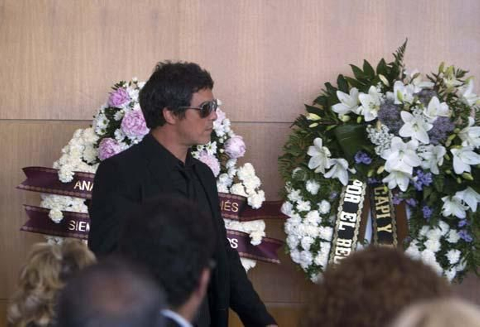 Alejandro Sanz despide a su madre en el tanatorio de Chiclana