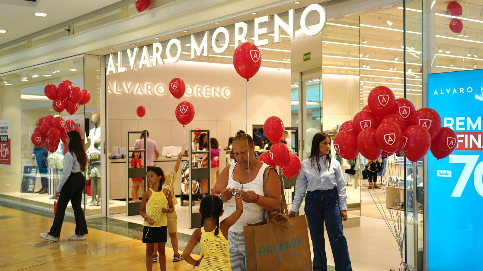 Fotos de la apertura de la marca Álvaro Moreno en el Centro Comercial Puerta Europa de Algeciras