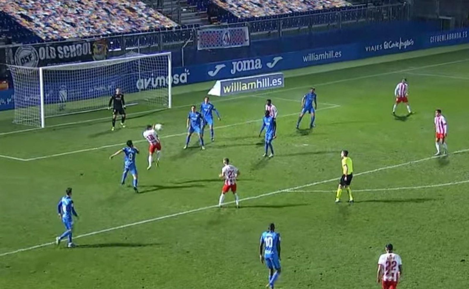 Imagen congelada de la dejada de cabeza de Robertone a Villalba.