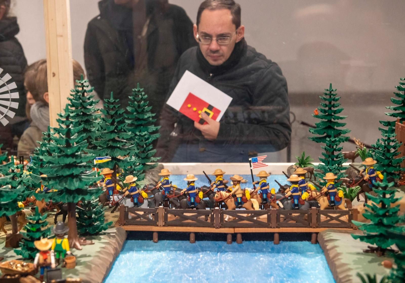 En imágenes: las míticas figuras de Playmobil cumplen 50 años con esta exposición En imágenes: las míticas figuras de Playmobil cumplen 50 años con esta exposición