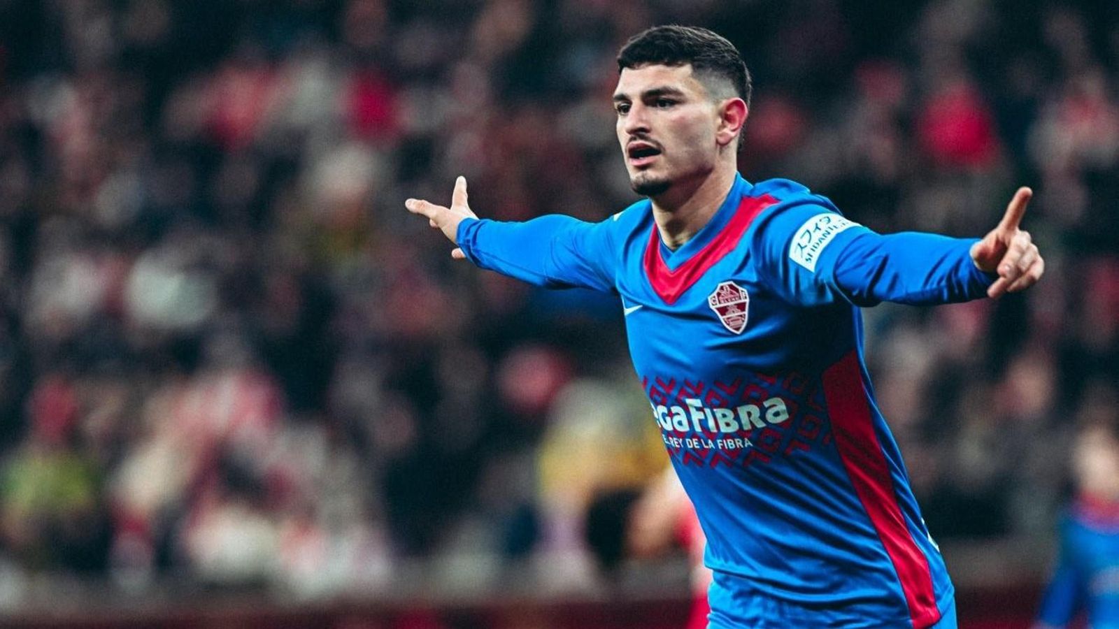 Agustín 'Canario' Álvarez celebra un gol con el Elche.