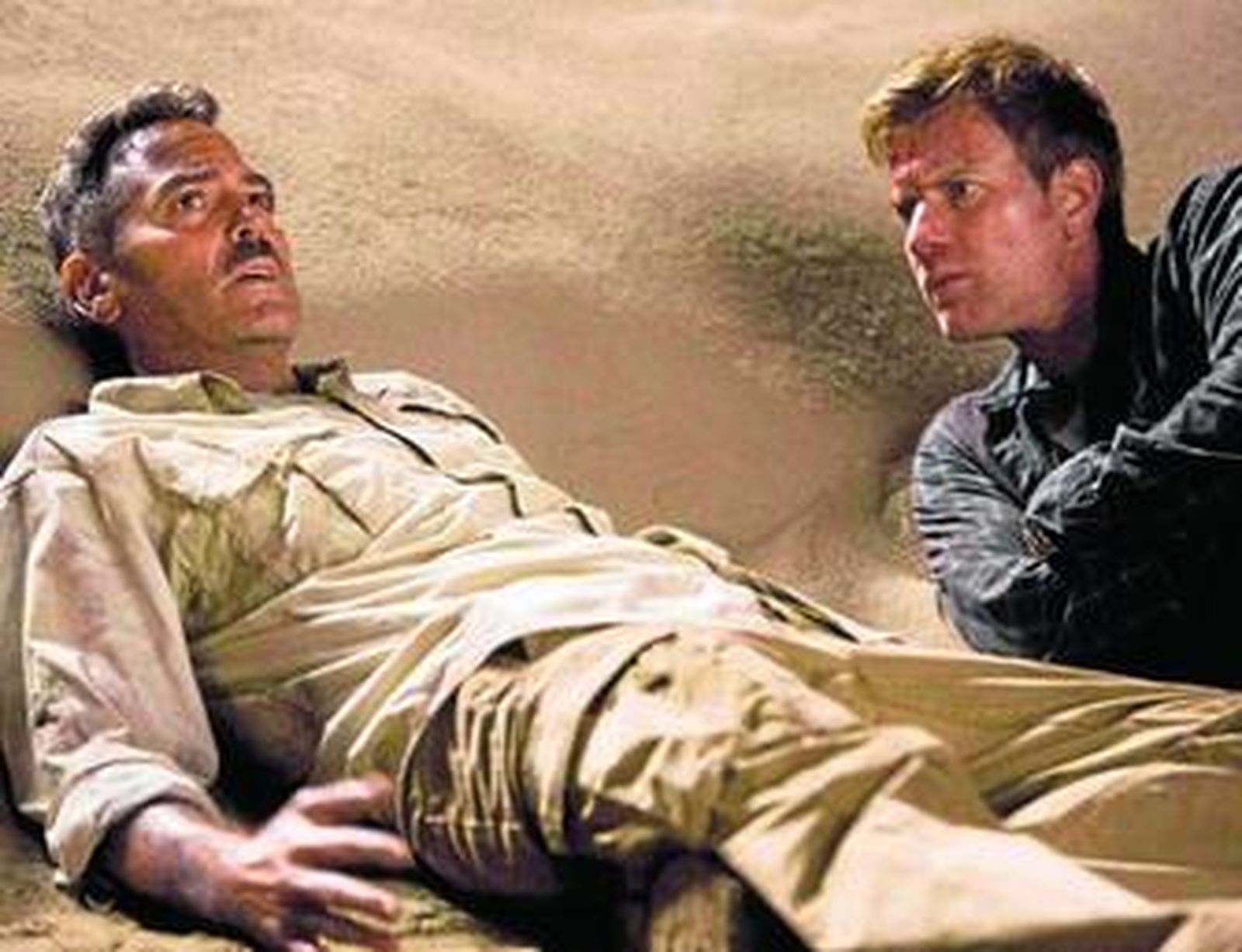George Clooney junto a Ewan McGregor en 'Los hombres que miraban fijamente a las cabras'.
