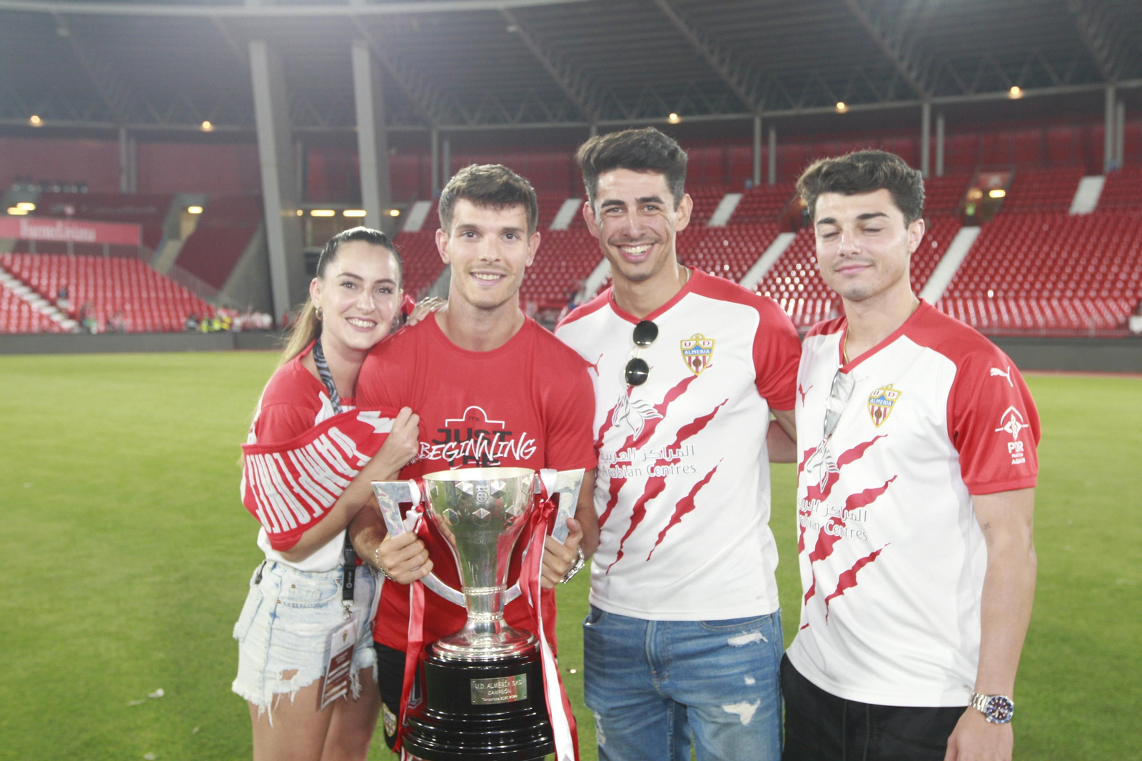 Las imágenes de la fiesta del ascenso de la U.D. Almería en el Estadio Mediterráneo.