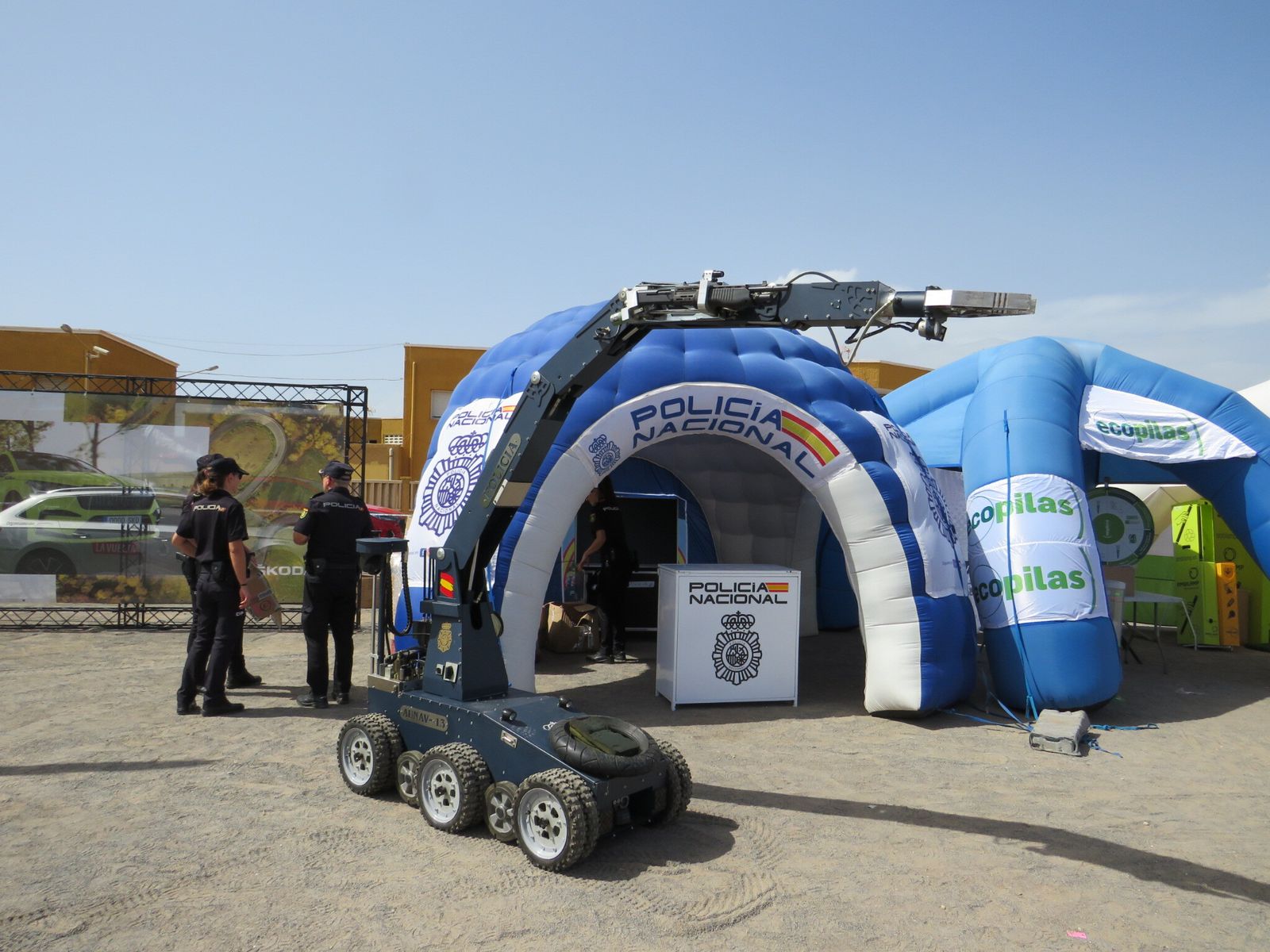 Garantes de la seguridad de los ciclistas de la Vuelta a España