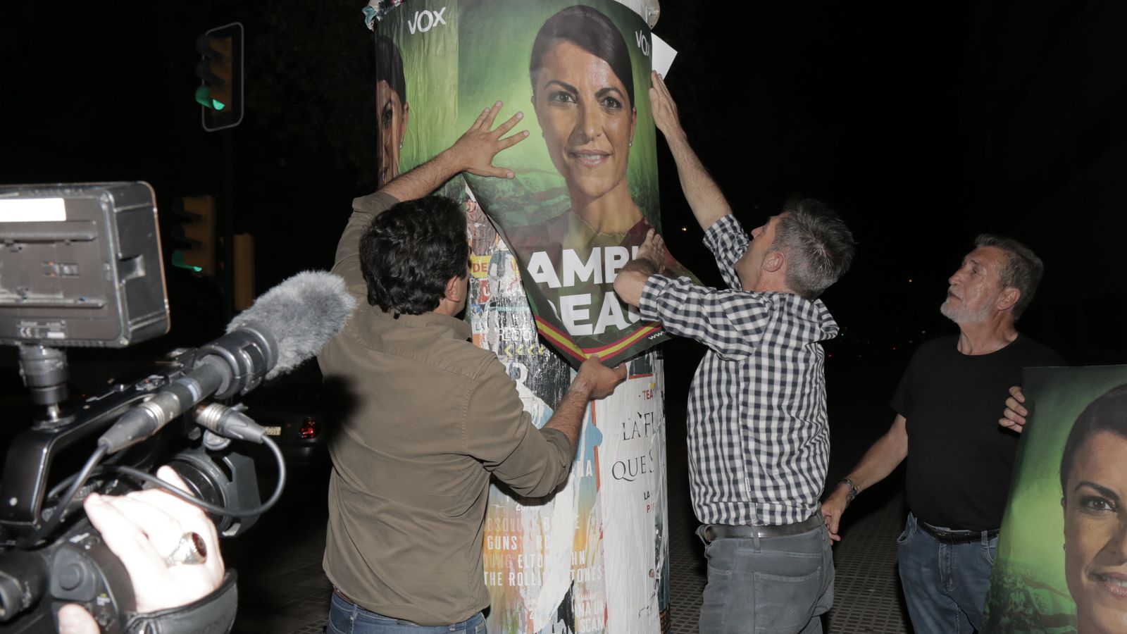 Pegada de carteles de Vox este jueves por la noche en Málaga.