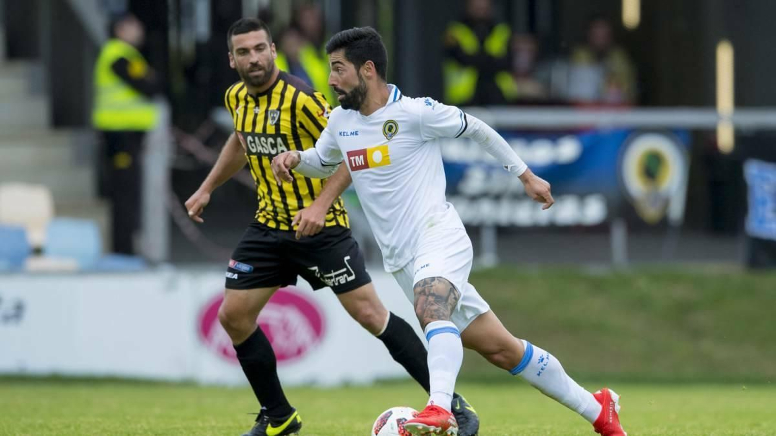 Toni Sánchez con la camiseta del Barakaldo en el duelo de ida del play-off ante el Hércules