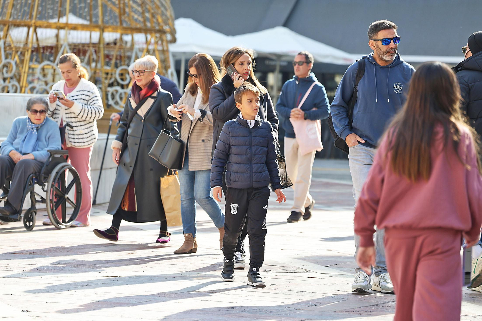 Imágenes del mercado navideño de la Plaza de Las Monjas