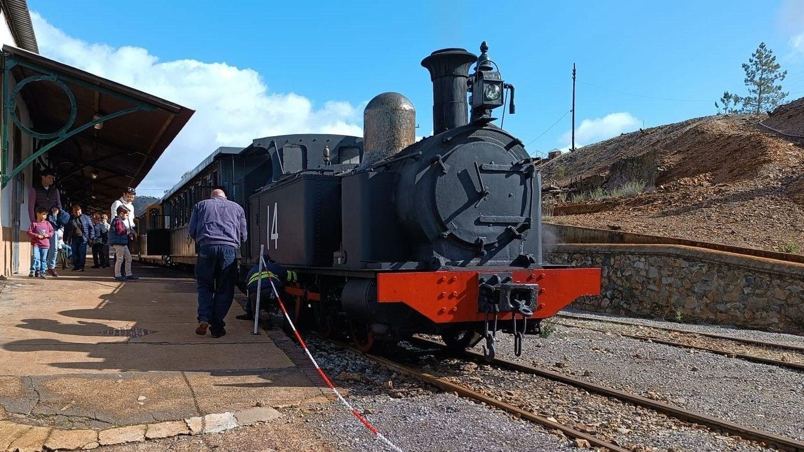 El emblemático tren de vapor del Parque Minero de Riotinto