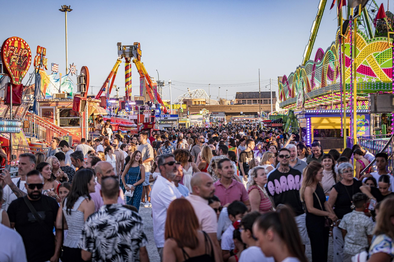 Búscate en las imágenes del jueves de la Feria del Carmen y de la Sal 2025 en San Fernando