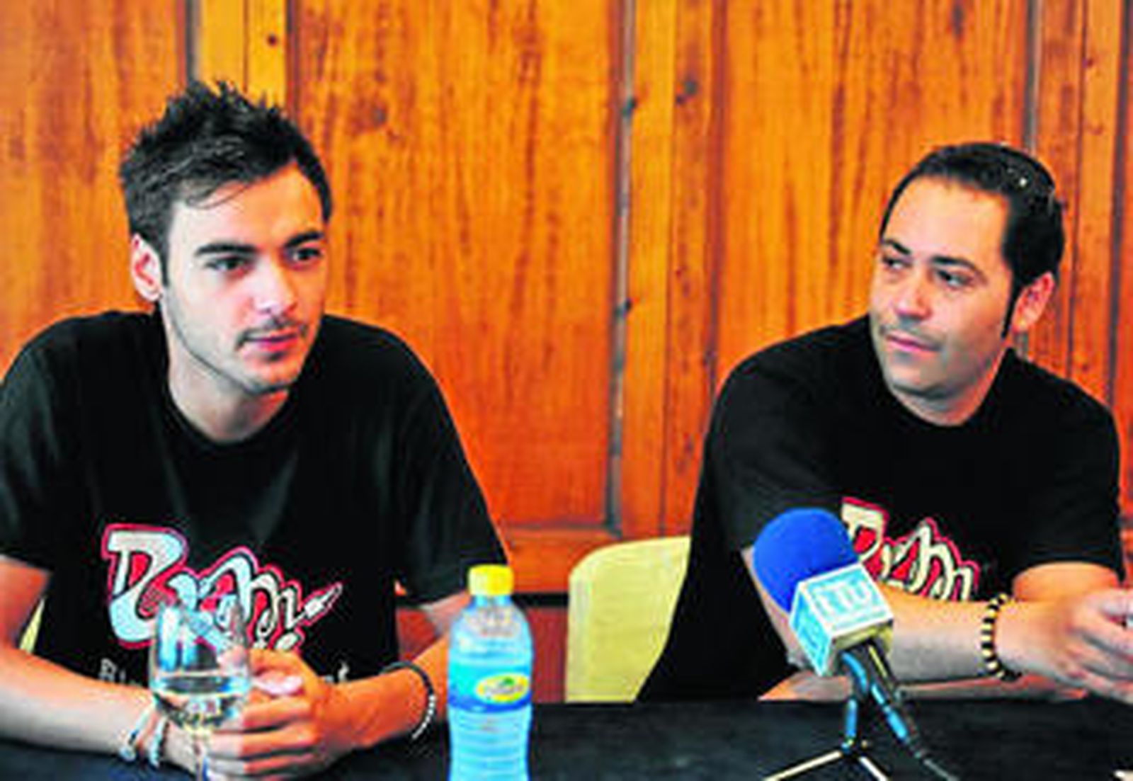 Radio Macandé durante una rueda de prensa.