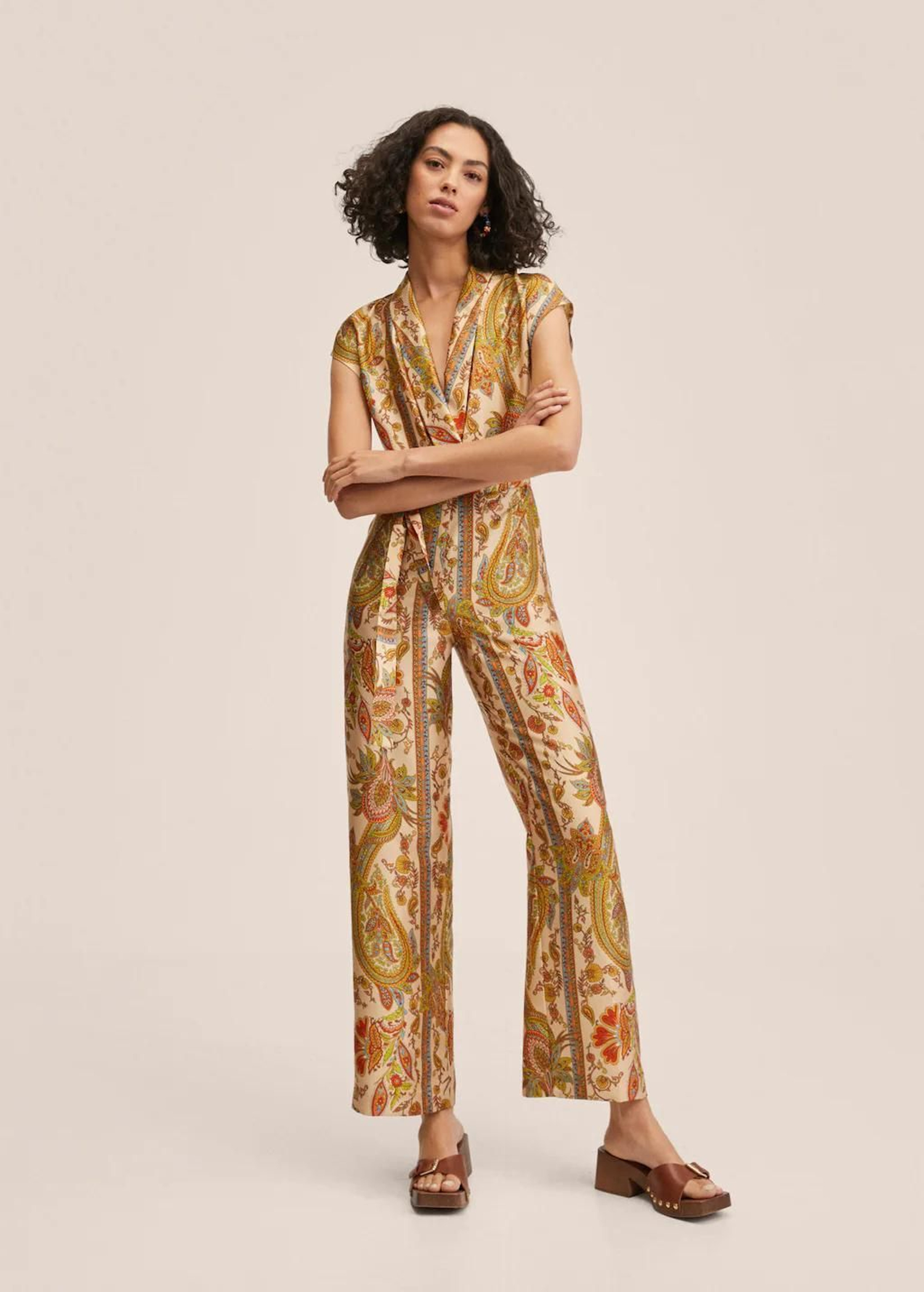 Mono con estampado paisley de Mango.