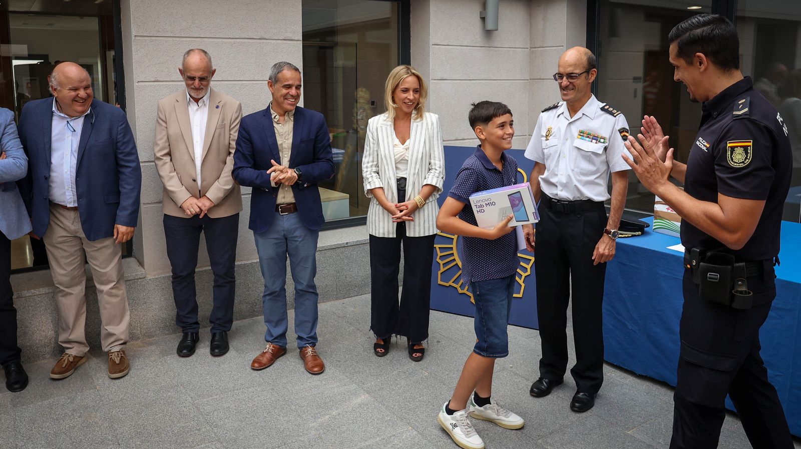 La policía entrega los 3º Premios de Infografías Sobre el Riesgo de Internet a escolares de Jerez