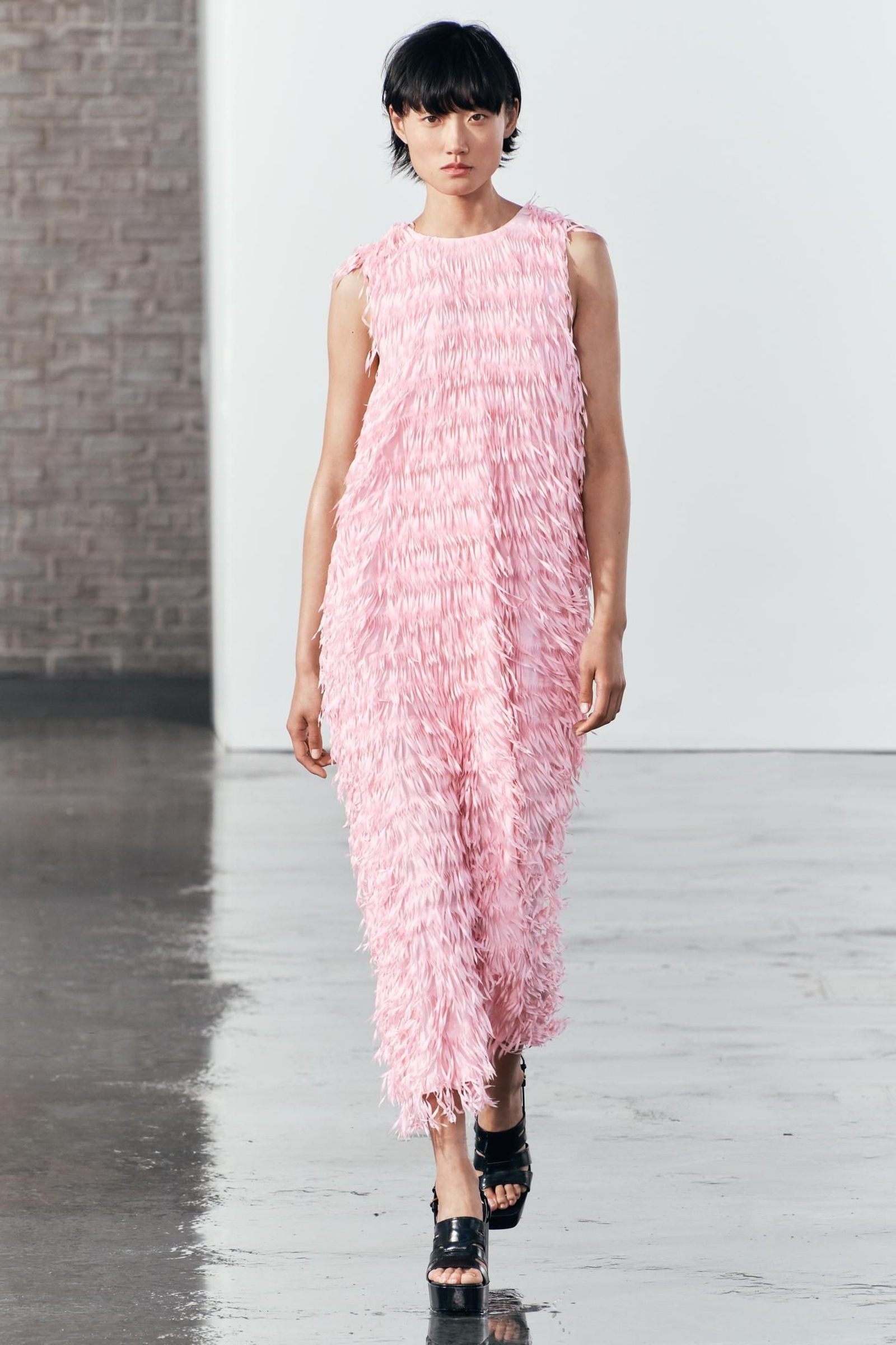 Vestido de flecos de Zara. Vestido de flecos de Zara.