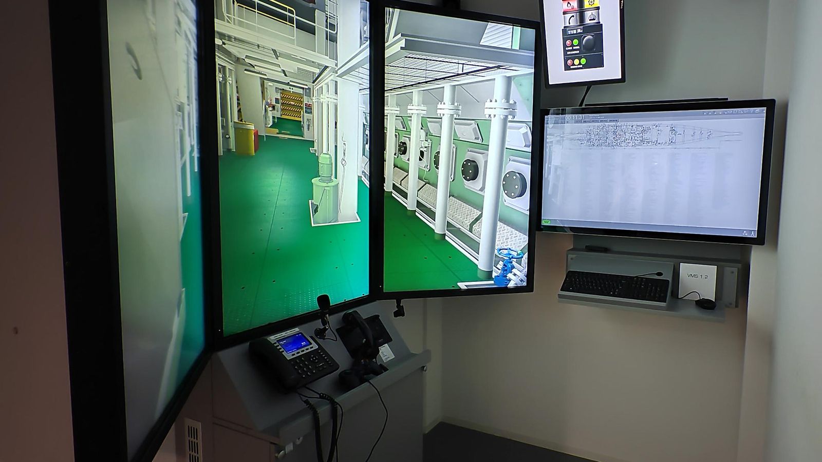 Simulador de la sala de máquinas en el CSMART Simulador de la sala de máquinas en el CSMART