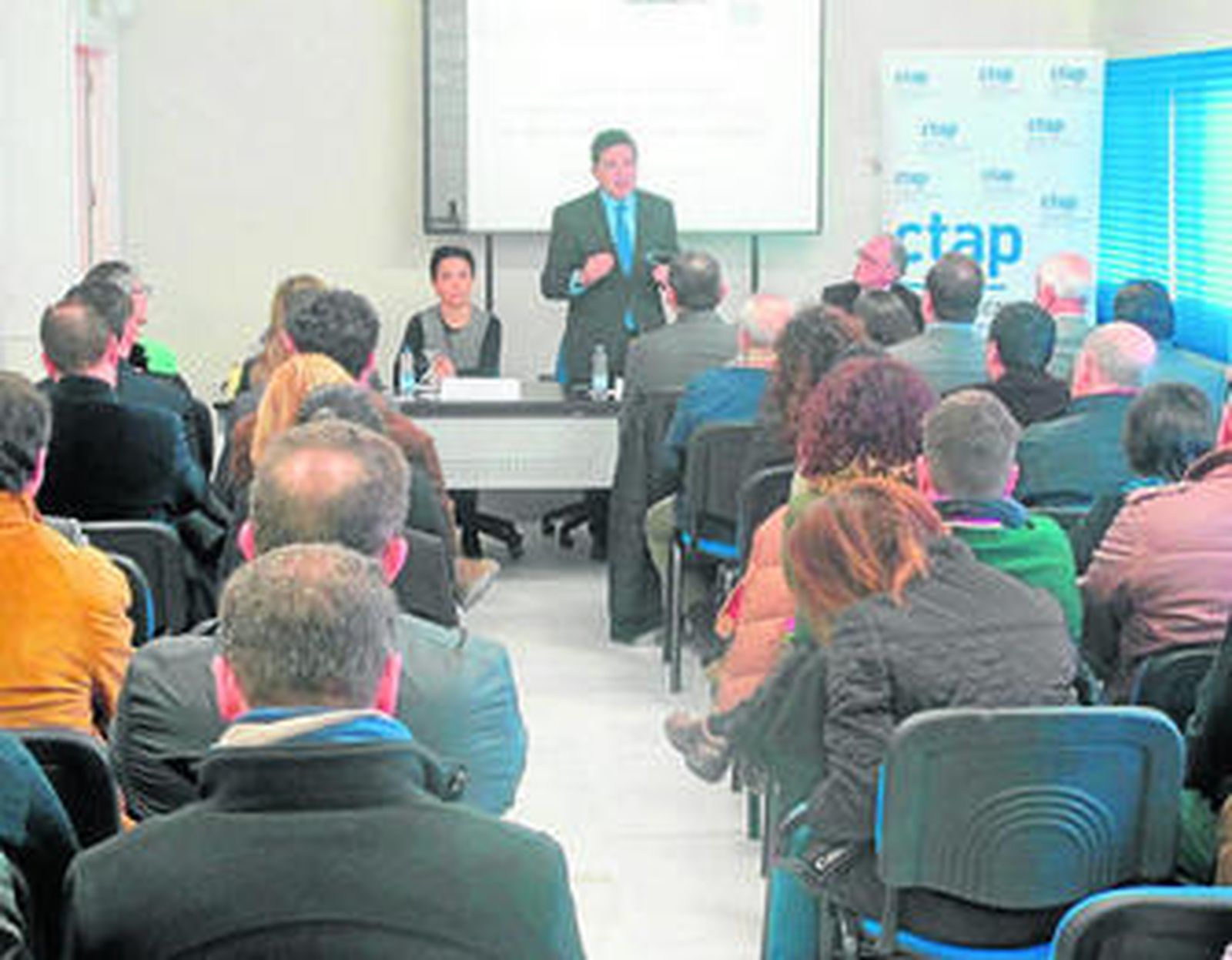 Seminario internacional sobre la protección de indicaciones geográficas de productos no alimentarios en Macael.