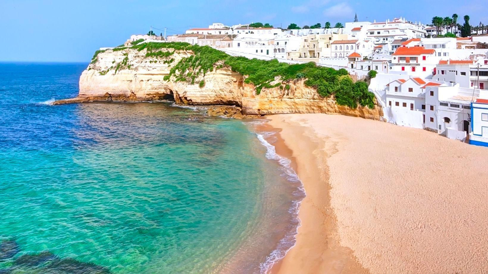 Esta playa de aguas turquesas que parece el Caribe está a un salto de Huelva