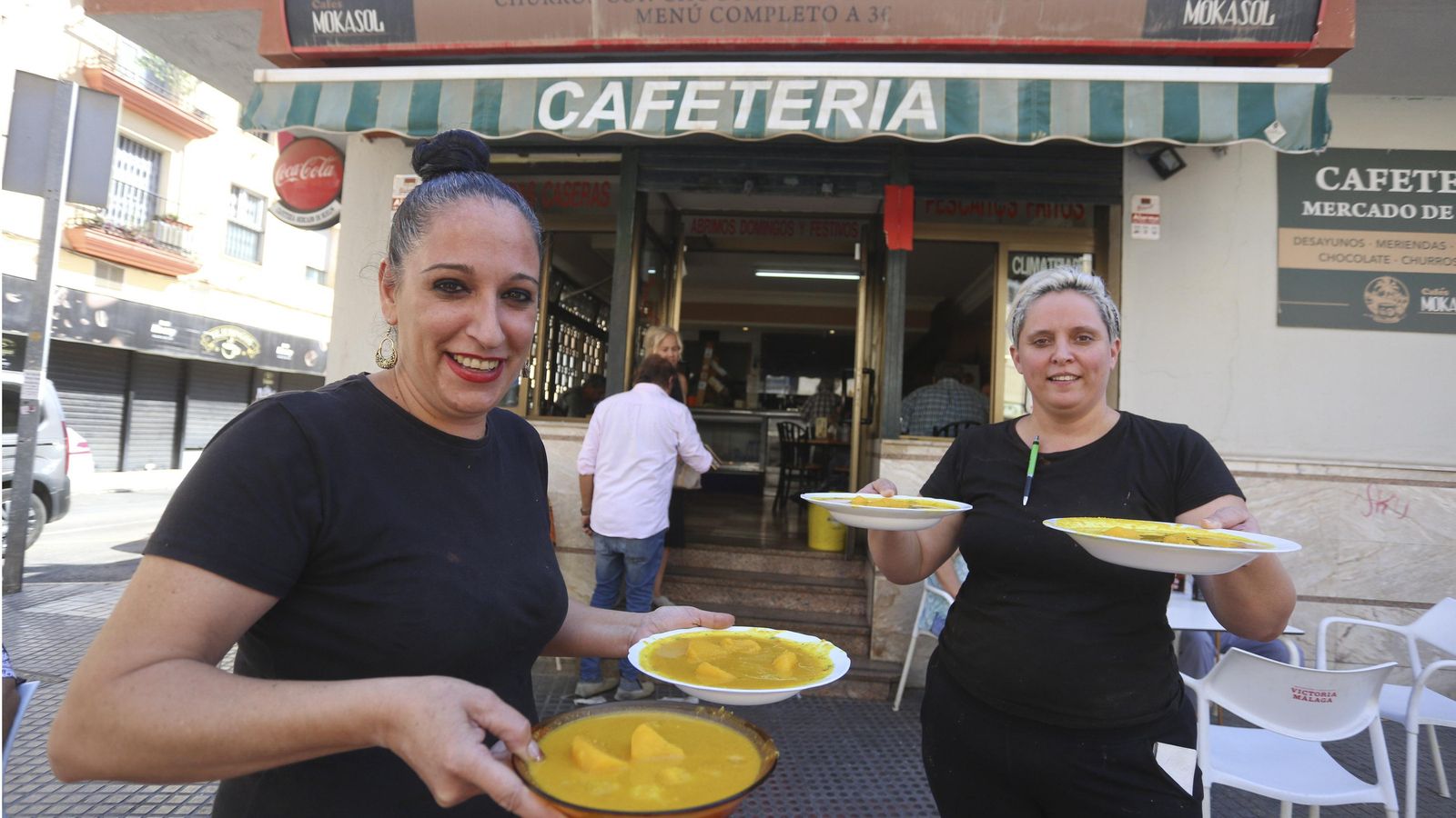 El bar cuenta con siete empleados y ofrece desayunos y comidas de lunes a sábado.