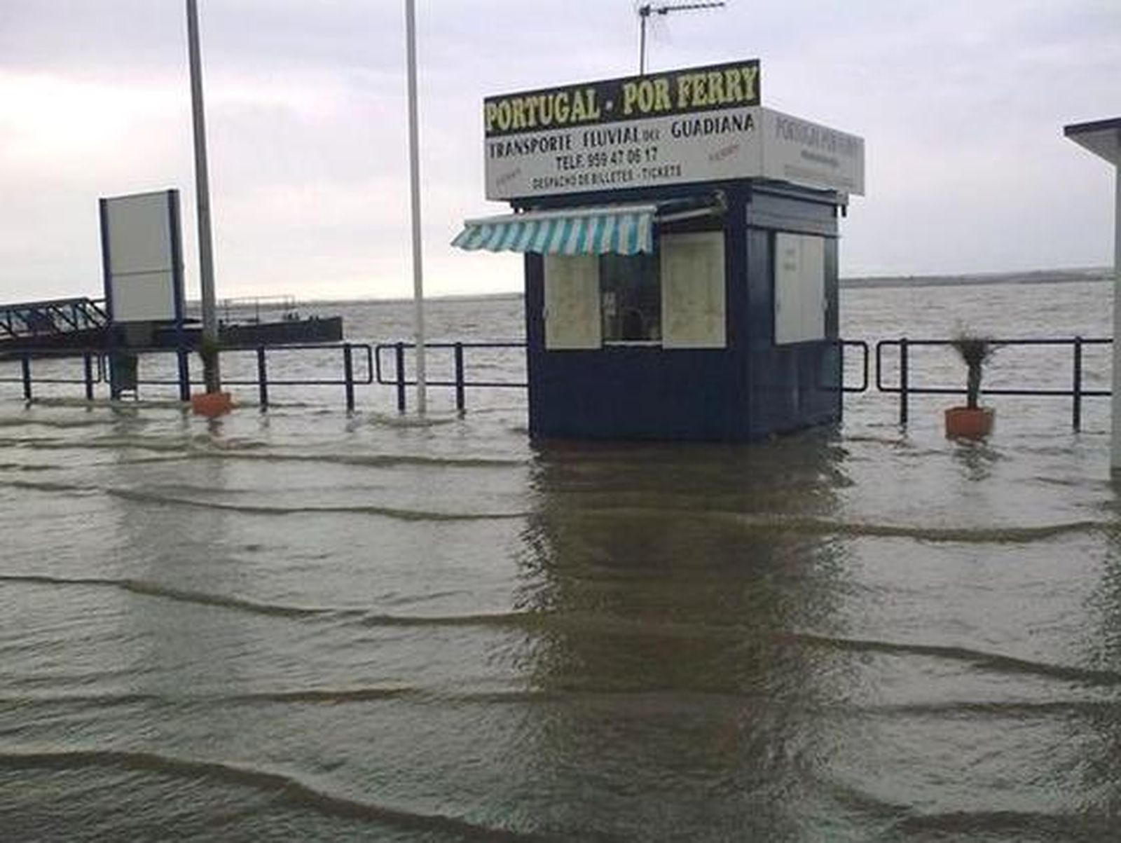 La crecida de los ríos provoca numerosas inundaciones en Huelva. / Reportaje fotográfico de Correa y Espinosa.