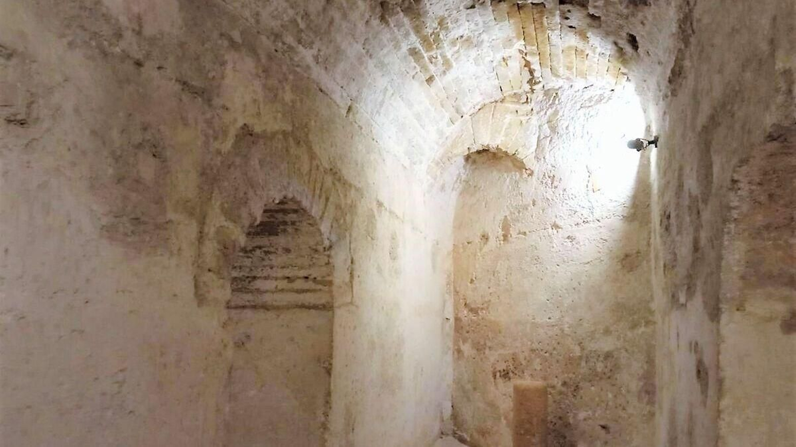 Aljibe califal de La Alcazaba de Almería.