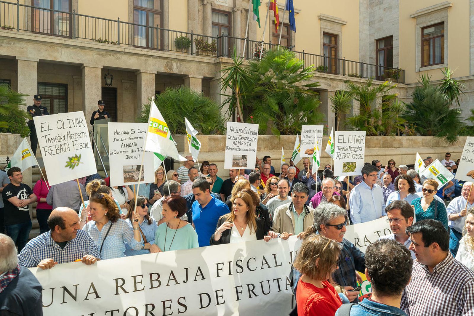 El agro almeriense ha clamado esta mañana por "una rebaja fiscal justa".