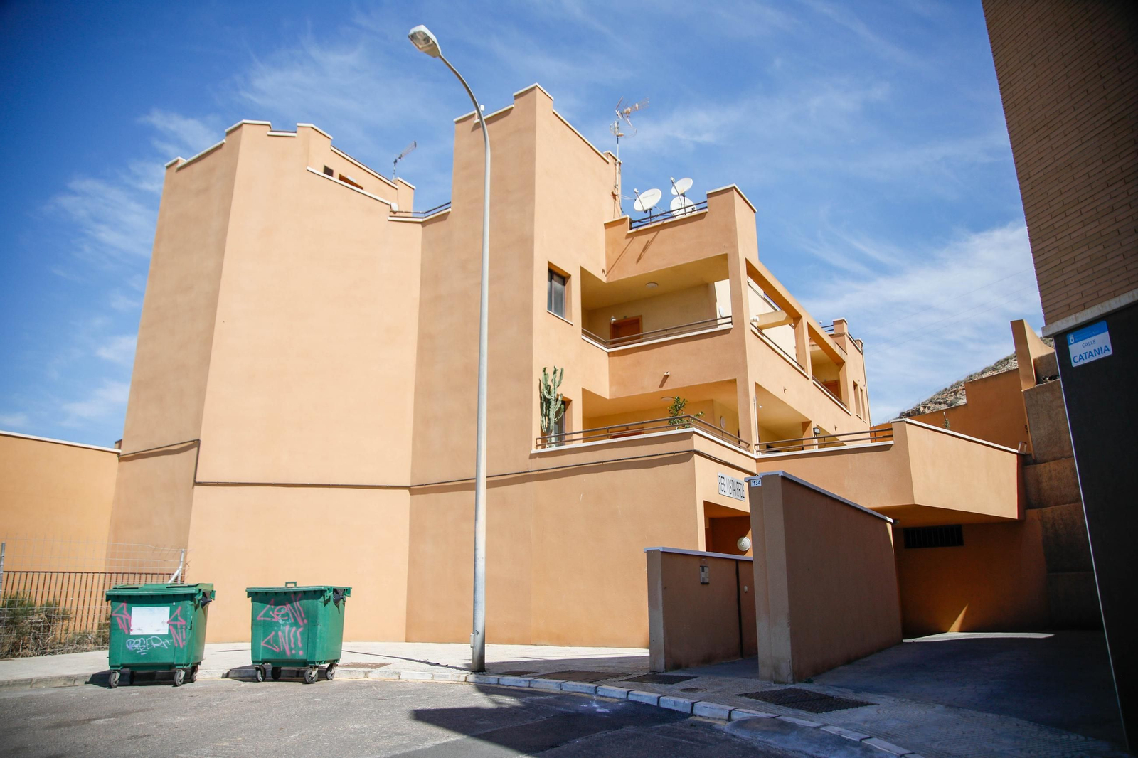 Viviendas del edificio Vistaverde, en la calle Catania de Aguadulce.